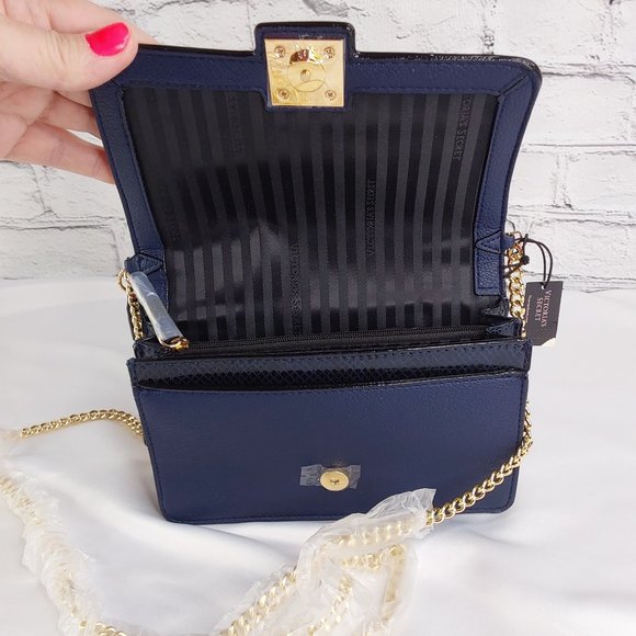 'VICTORIA'S SECRET' MONOGRAM CROC ACCENT CHAIN LINK CROSSBODY  BAG - Picture 5 of 16